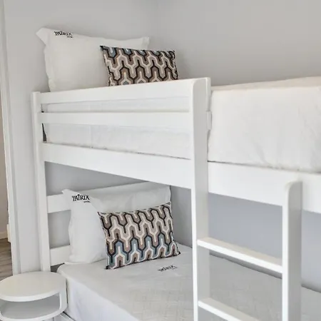 帕特里亚酒店 *