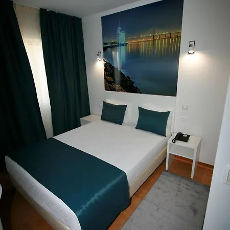 帕特里亚酒店 *