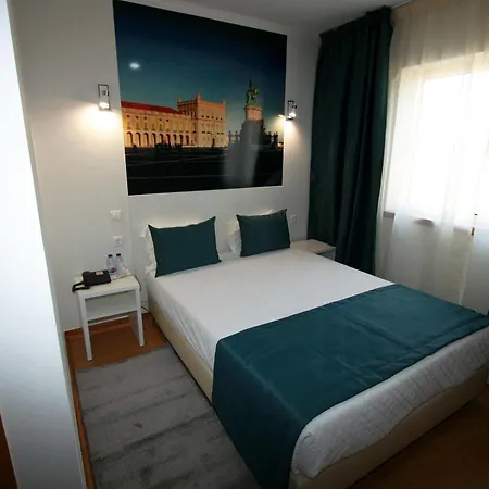 帕特里亚酒店 *