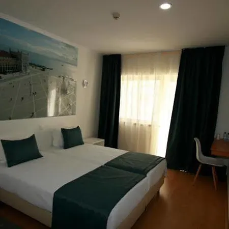 帕特里亚酒店 *